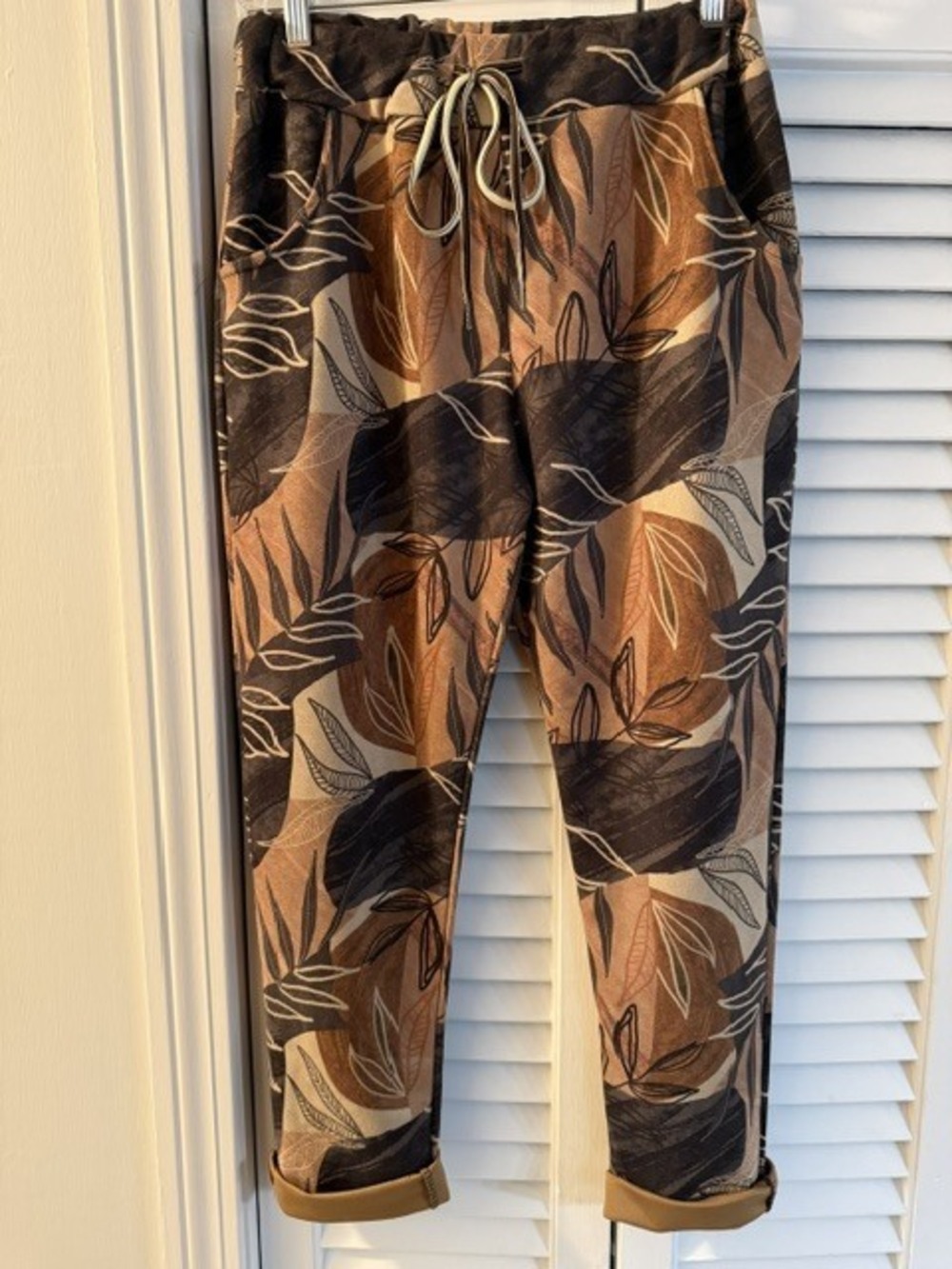 L575 A | Loowie Botanical Leaf Jogger Pants | Brown | One Size S-L